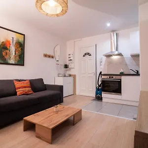  Appartement Spacieux Et Douillet T2 Au Centre